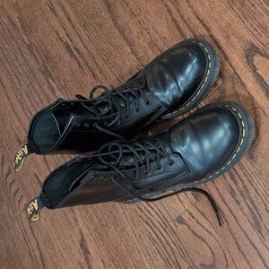 Dr. Martens 1460 W boot
